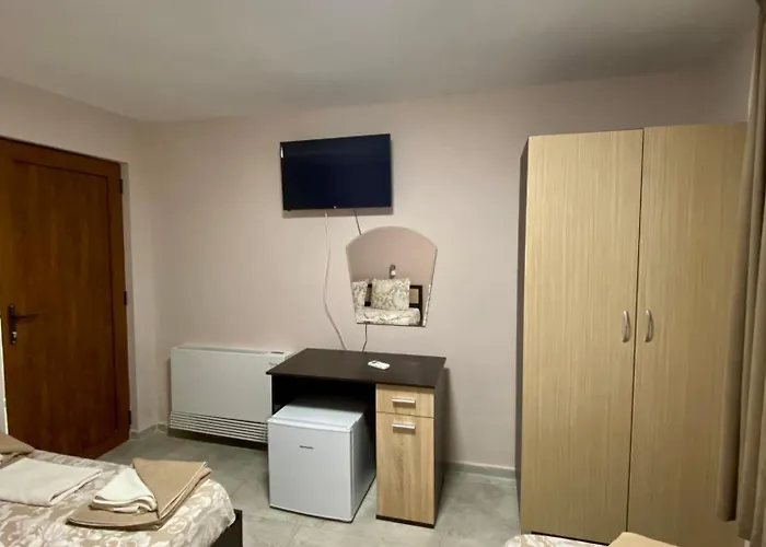 Guest Wild Duck بيت ضيافة Ezerets